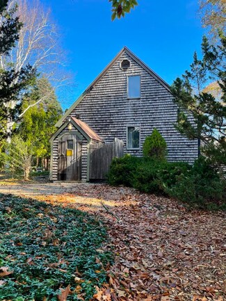 10 Briarwood Ln, West Tisbury, MA 02575