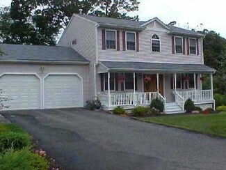 15 Meaghan Brooke Ln, Warwick, RI 02888