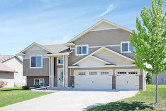 1606 Hidden Trail, Mayer, MN 55360