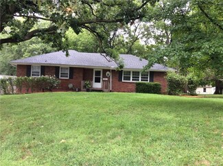 9800 E 31st St S, Independence, MO 64052