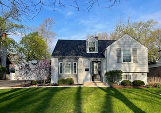 260 S Prospect Ave, Clarendon Hills, IL 60514