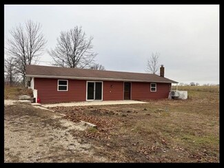 33027 Lake St, Macon, MO 63552