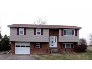 312 Turnpike St, Beaver Falls, PA 15010