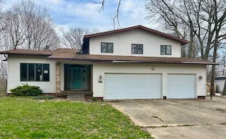 6680 John Dr, Mount Zion, IL 62549