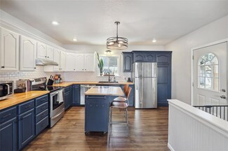 664 35th St, Des Moines, IA 50312