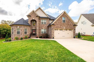 1845 Waterbury Ct, Hickory, NC 28602