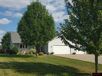 339 Cardinal Dr, Mankato, MN 56001