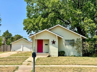 216 S Barkley St, Spearman, TX 79081