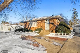 1249 70th St, Windsor Heights, IA 50324