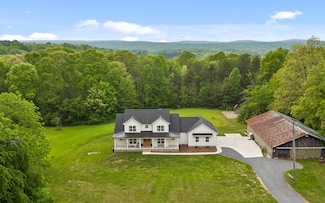 6949 Sawyer Rd, Signal Mountain, TN 37377