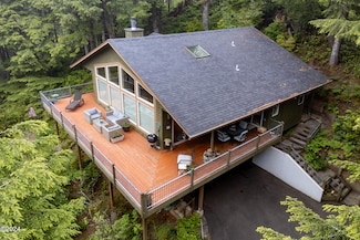 541 Fairway Dr, Lincoln City, OR 97367