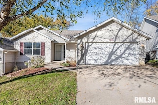 1616 Shady Glen Dr, Davenport, IA 52807