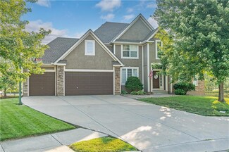 1836 NE Park Ridge Cir, Lees Summit, MO 64064