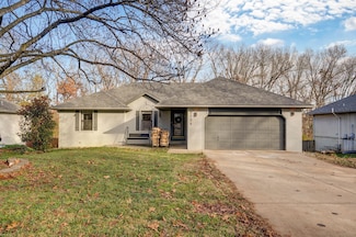 5754 S Honeysuckle Ln, Battlefield, MO 65619