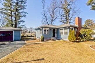 550 Tiffany St, Springfield, MA 01108
