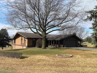 6166 Country Club Dr, Columbus, NE 68601