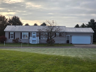 1302 Country View Ln, Fremont, MI 49412