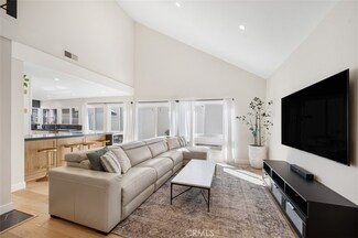 1075 Santa Rosa Ave, Costa Mesa, CA 92626