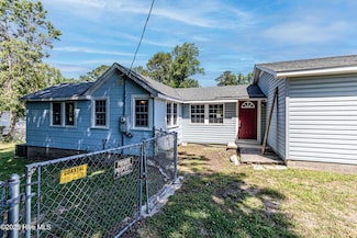 105 Queens Rd, Jacksonville, NC 28540