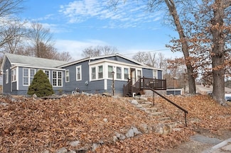 228 Lakeview Ave, Tyngsboro, MA 01879