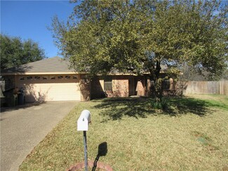 233 Fieldcrest Dr, Hewitt, TX 76643