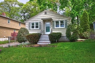 14 Ridgeway St, Dedham, MA 02026