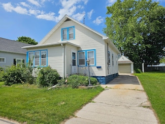 2216 12th St, Two Rivers, WI 54241