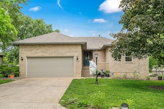 3745 W Greenwood St, Springfield, MO 65807