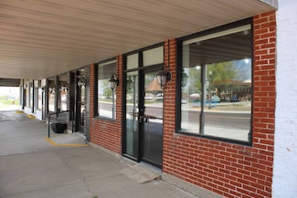 109 S Center St, Shelbina, MO 63468