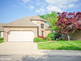 57126 Copper Creek Dr Unit 5, Washington, MI 48094