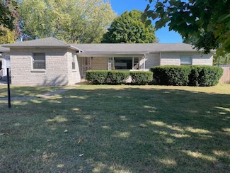2166 S Lone Pine Ave, Springfield, MO 65804