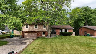5752 Pine View Dr, Ypsilanti, MI 48197
