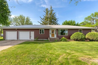 202 W 8th St, Winthrop, MN 55396