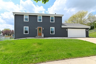 310 Stewart Hill Dr, Waukesha, WI 53188
