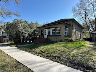 911 8th St N, Fargo, ND 58102