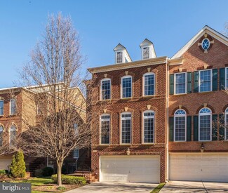 9201 Point Replete Dr, Fort Belvoir, VA 22060