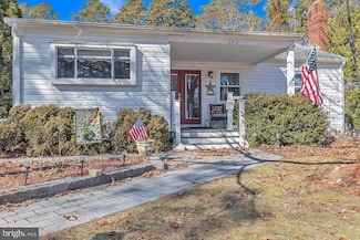 242 Center St, Manahawkin, NJ 08050