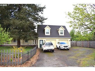 921 S 1st St, Cottage Grove, OR 97424