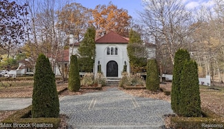 5190 Clarendon Crest St, Bloomfield Hills, MI 48302