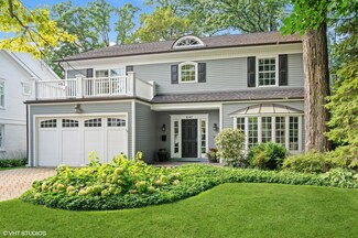 1047 Cherokee Rd, Wilmette, IL 60091