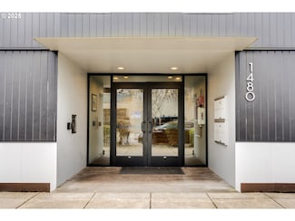 1480 N Jarrett St Unit 204, Portland, OR 97217