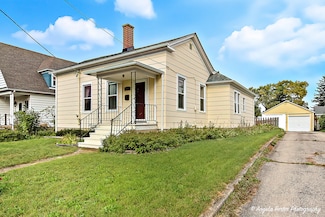 331 Chestnut St, Woodstock, IL 60098