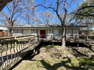 224 W Hillcrest Dr, San Marcos, TX 78666
