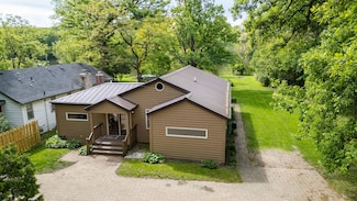 96 Blackhawk Springs Dr, Plano, IL 60545