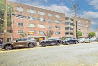 101 Clinton Ave Unit 2-J, Mineola, NY 11501