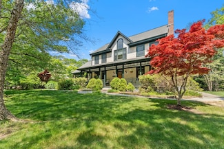 23 Crowell Ln, Vineyard Haven, MA 02568