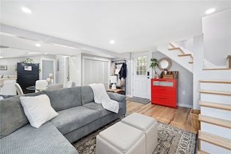 267 Green End Ave, Middletown, RI 02842