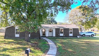 2000 Glasgow Dr, Dothan, AL 36301