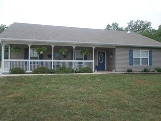 12901 E Remie Rd, Centralia, MO 65240