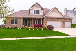 4 Brookline Ct, Bloomington, IL 61705